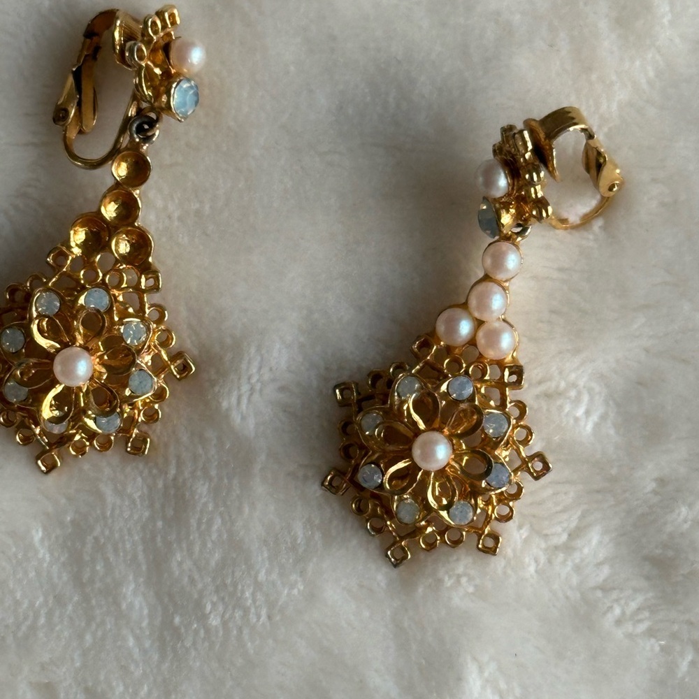 Elegant Gold and Pearl Drop Earrings